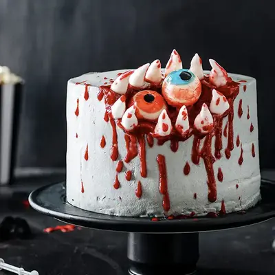 Halloween Torte mit Zähnen und Auge